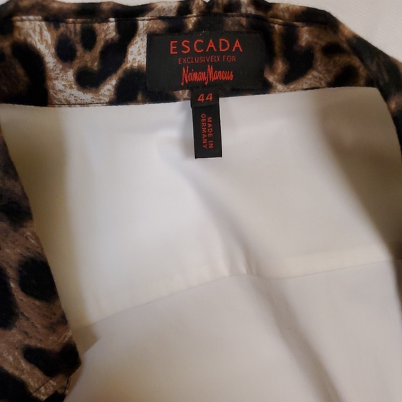 Escada Size 44 White Blouse with Leopard Print Collar and Sleeves - Picture 6 of 6